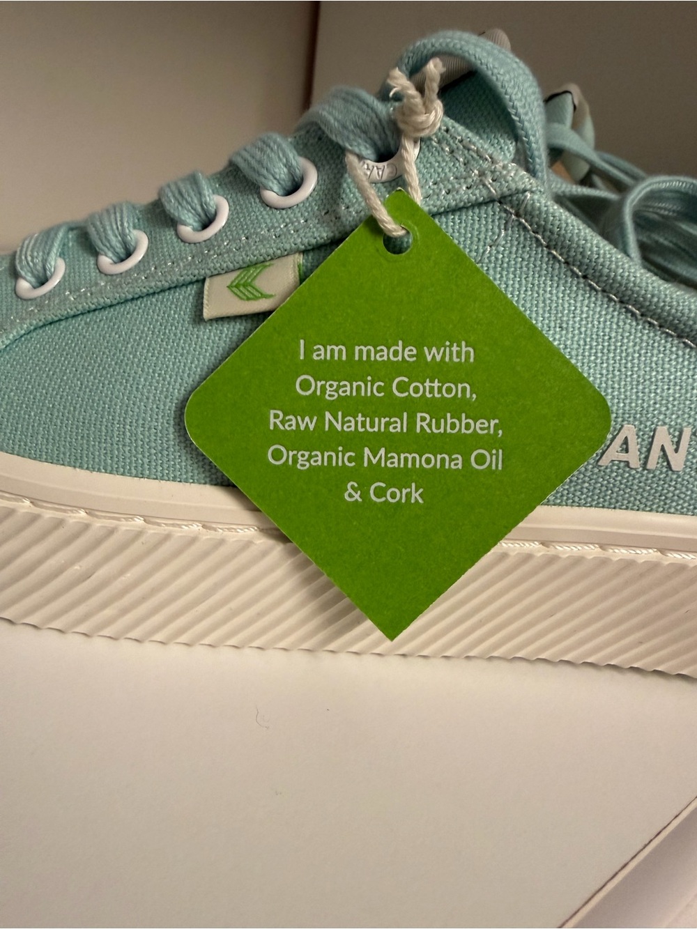 NEW Cariuma Pantone unisex sneaker eggshell blue Womens 7 Mens 5.5 - Picture 10 of 12